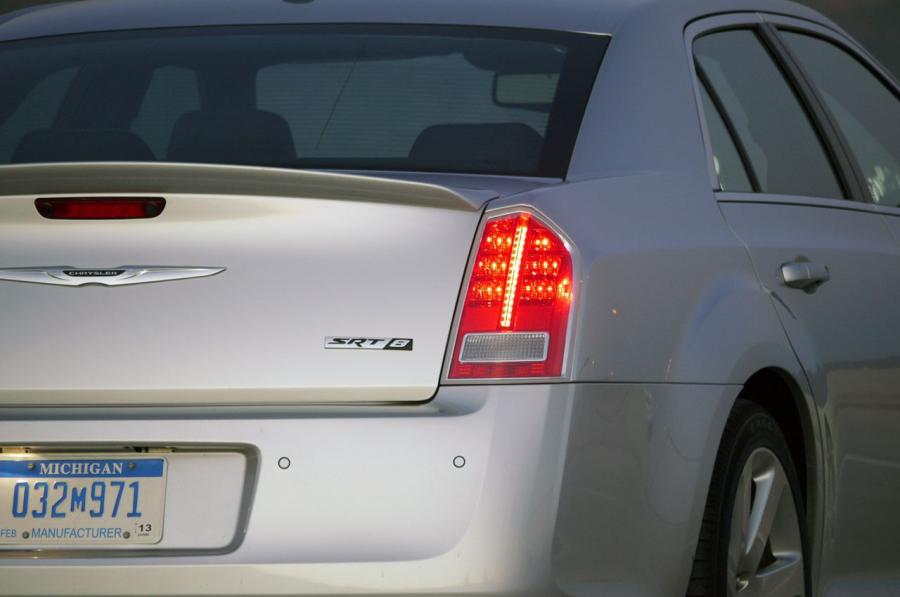  Chrysler 300C SRT8 2012 года  (фото 31 из 100)